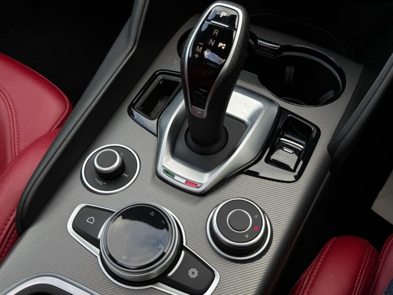 2022 Alfa Romeo Giulia 2.0T Veloce Auto