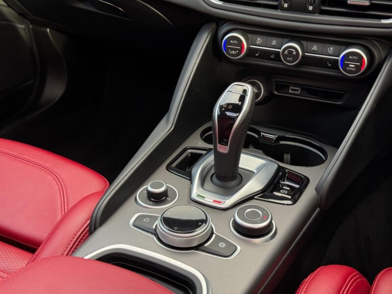 2022 Alfa Romeo Giulia 2.0T Veloce Auto